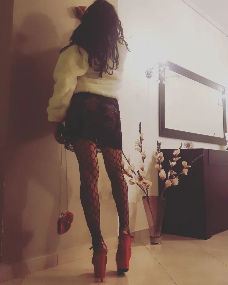 αναζητώ εμφανίσιμο καυλιάρη, trans escort Καλαμάτα